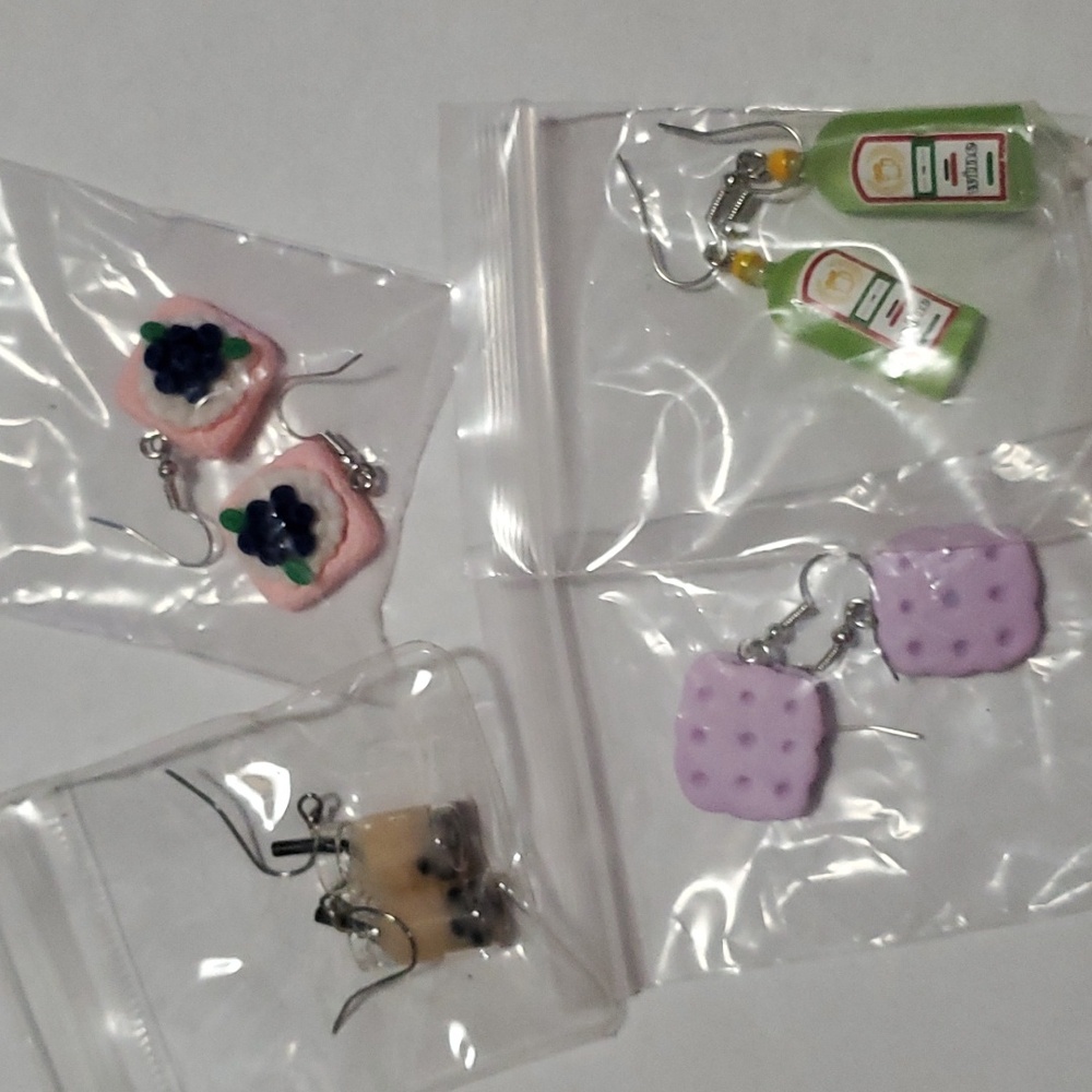 4 set of unique earrings